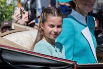 Kate Middleton i obitelj na kraljevoj rodendanskoj paradi