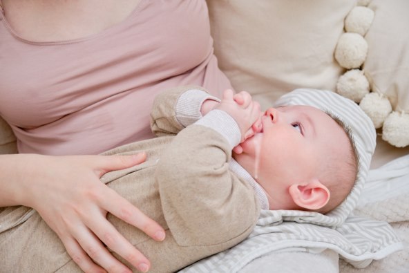 Pedijatar otkriva 10 razloga zašto beba povraca