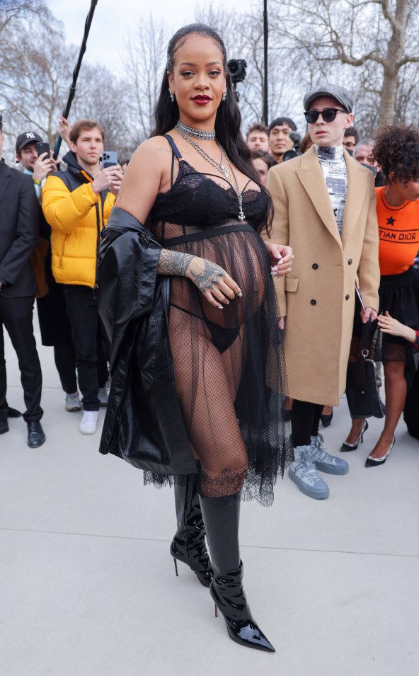 RIHANNA PONOVNO DIKTIRA TREDNOVE - Trudnice otkrile trbuhe
