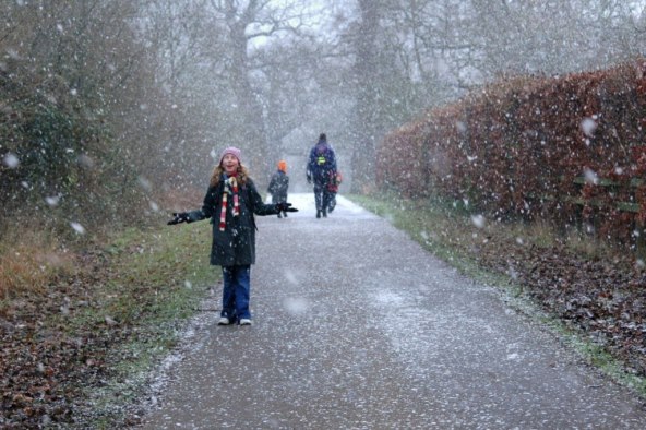 11-razloga-zasto-vec-danas-izaci-na-zrak-s-djecom-umjesto-sjesti-pred-televizor