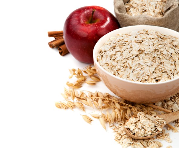 Kolac od zobenih pahuljica i jabuka bez jaja šecera i brašna