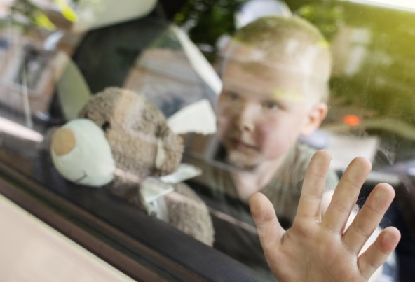 smijem li ostaviti dijete samo u automobilu na jednu minutu?