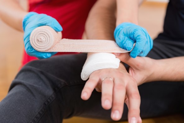 Djecaka u Istri ugrizao poskok pa završio na respiratoru