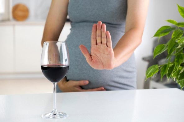 Princeza Margaret imala fetalni alkoholni sindrom jer se Kraljica Majka opijala u trudnoci?