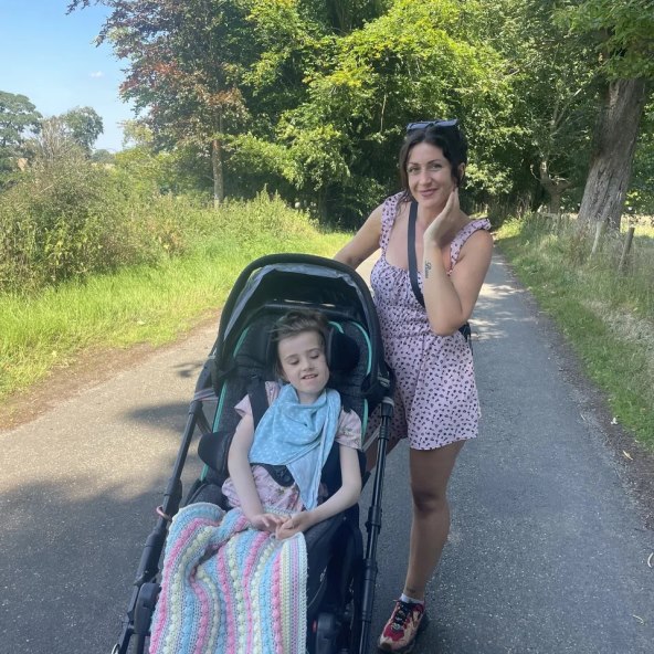 Djevojcica s 15 mjeseci prestala hodati sjediti i govoriti