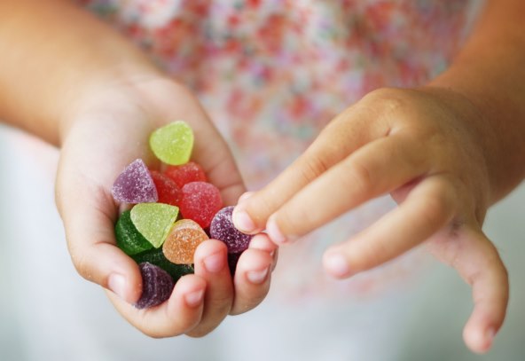 Pedijatar i nutricionistica upozorili na prve znakove ovisnosti o šeceru kod djece