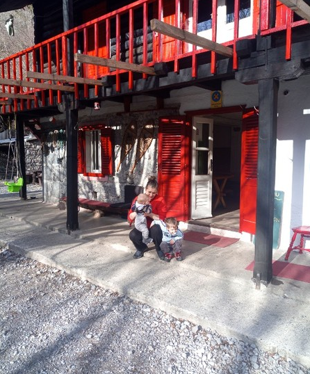 irena-saran-s-muzem-i-dvoje-male-djece-preselila-sam-se-na-velebit-i-ne-bih-svoj-zivot-mijenjala-ni-za-sto