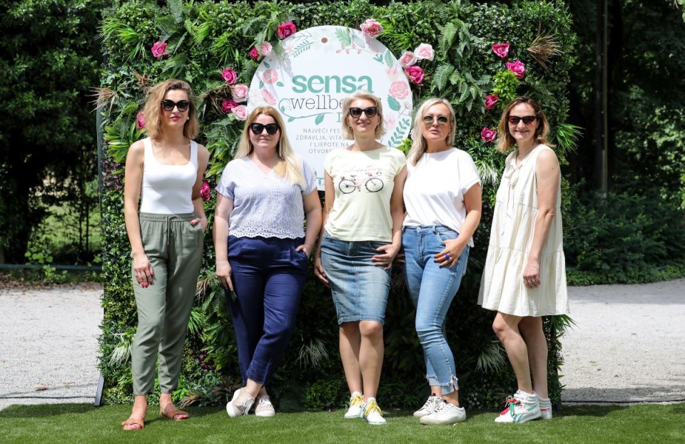 Marina Živković, Andrea Bolješić, Vlatka Vužić, Jasminka Čorba i Maja Vacek.jpg
