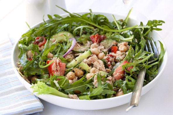 Salata tuna slanutak.jpg