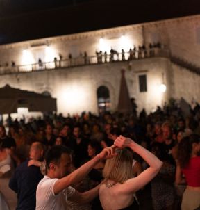 HVAR SALSA 943-mala-.jpg