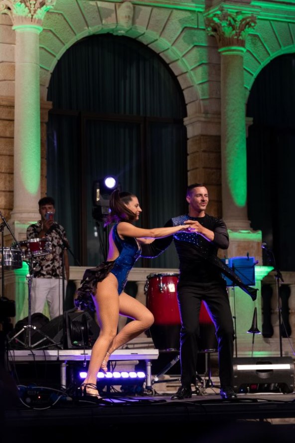 HVAR SALSA JERKO I NERA-small.jpg
