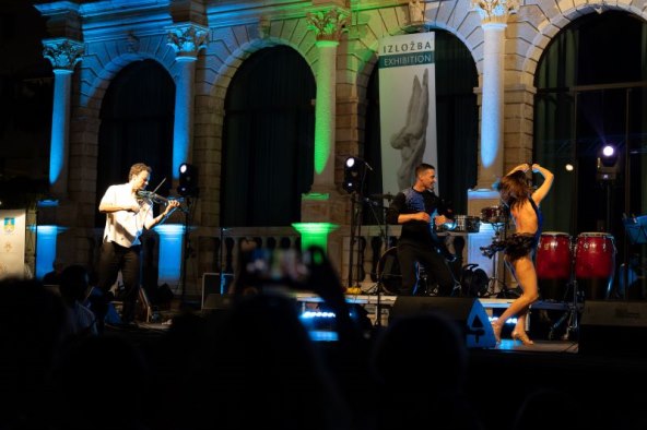 HVAR SALSA PLES5-small.jpg