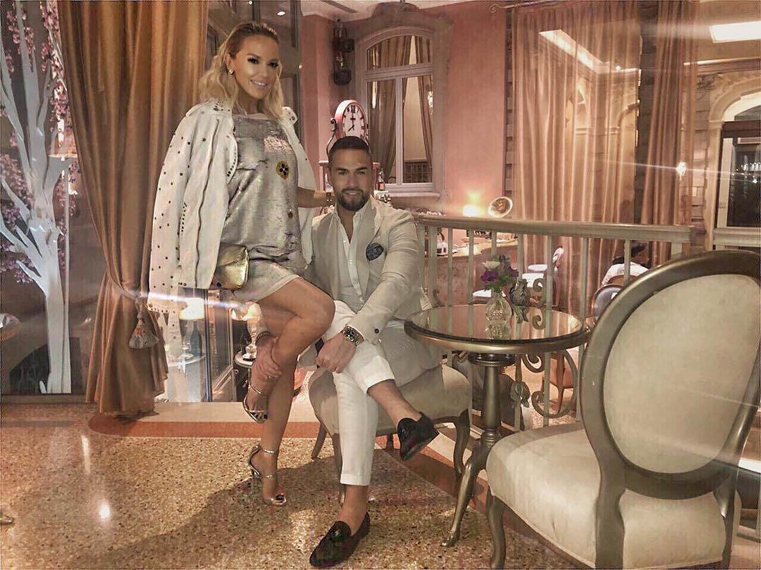 Ono kad imas mladjeg decka pa mu prije izlaska kazes - “Dodji mami” ... (1).jpg