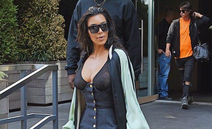 Kim Kardashian pokazuje sve svoje atribute 