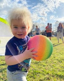 Locklan Samples je djecak s rijetkim genetskim poremecajem