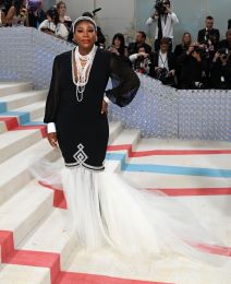 trudne rihanna i serena williams na met gali 2023.