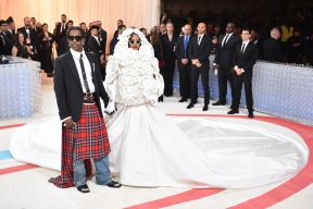trudne rihanna i serena williams na met gali 2023.