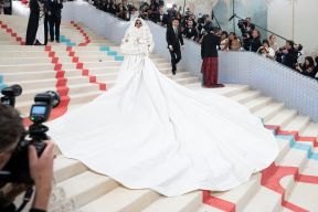trudne rihanna i serena williams na met gali 2023.
