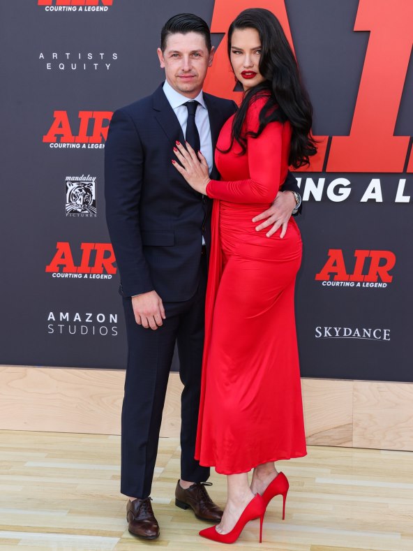 adriana lima i tijelo nakon poroda 2023.