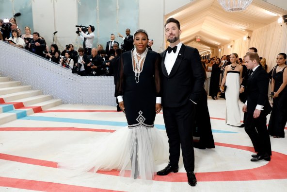 trudne rihanna i serena williams na met gali 2023.