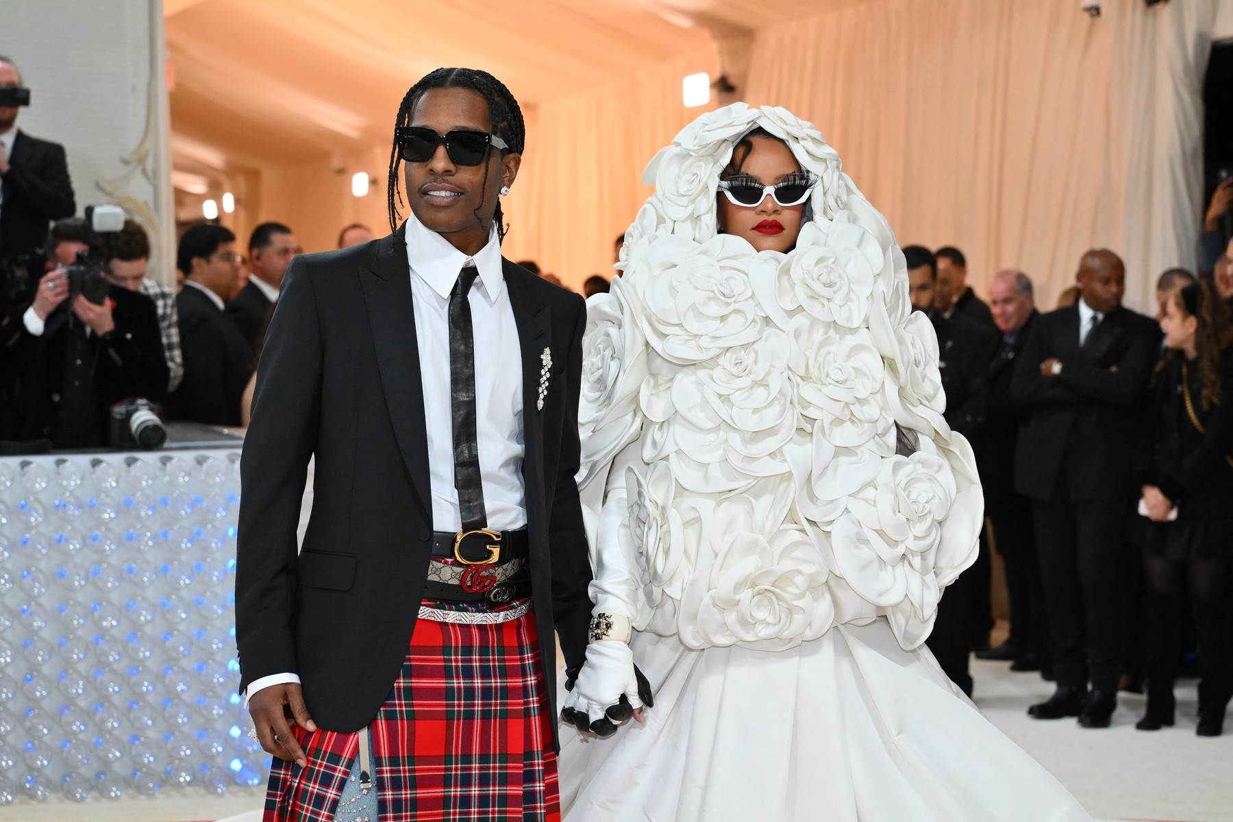 trudne rihanna i serena williams na met gali 2023.