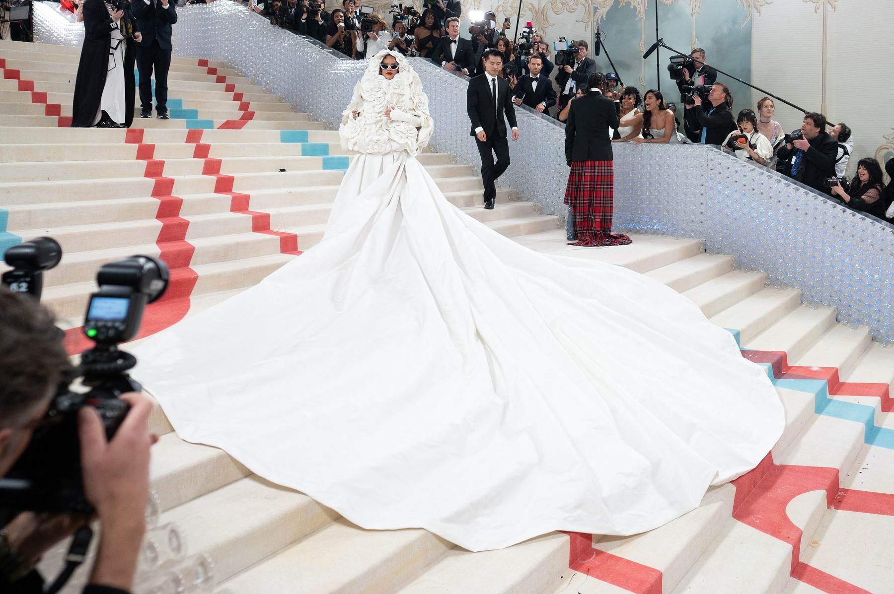 trudne rihanna i serena williams na met gali 2023.