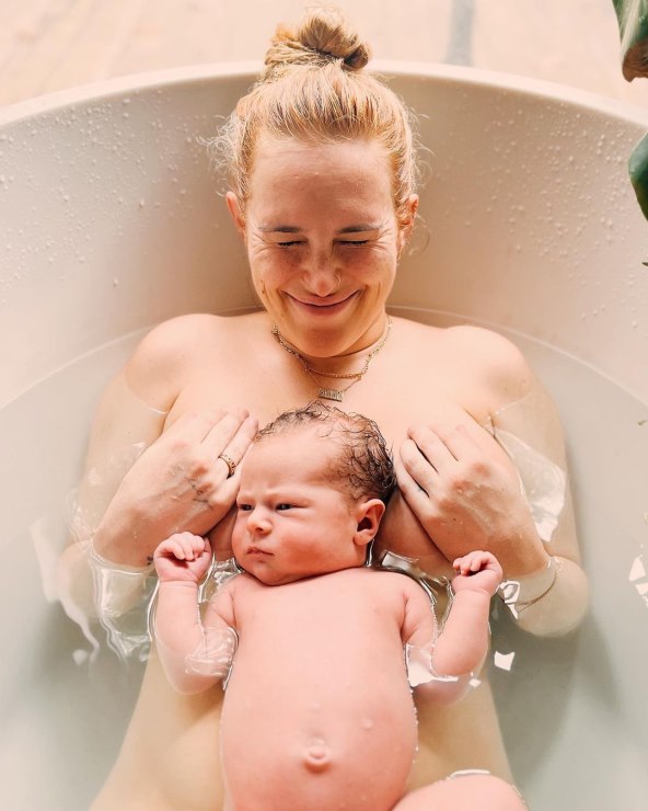 Rumer Willis rodila u vodi, evo kako izgleda takav porod