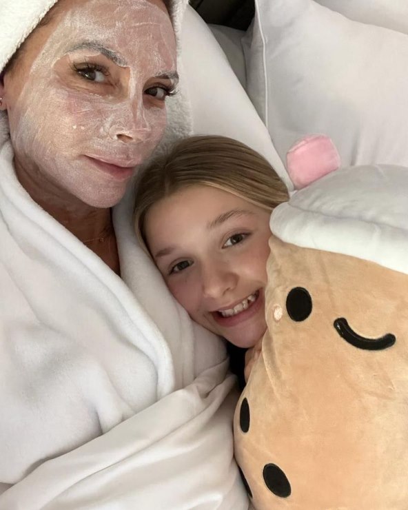 victoria beckham dopušta 11-godišnjoj kceri Harper da se šminka