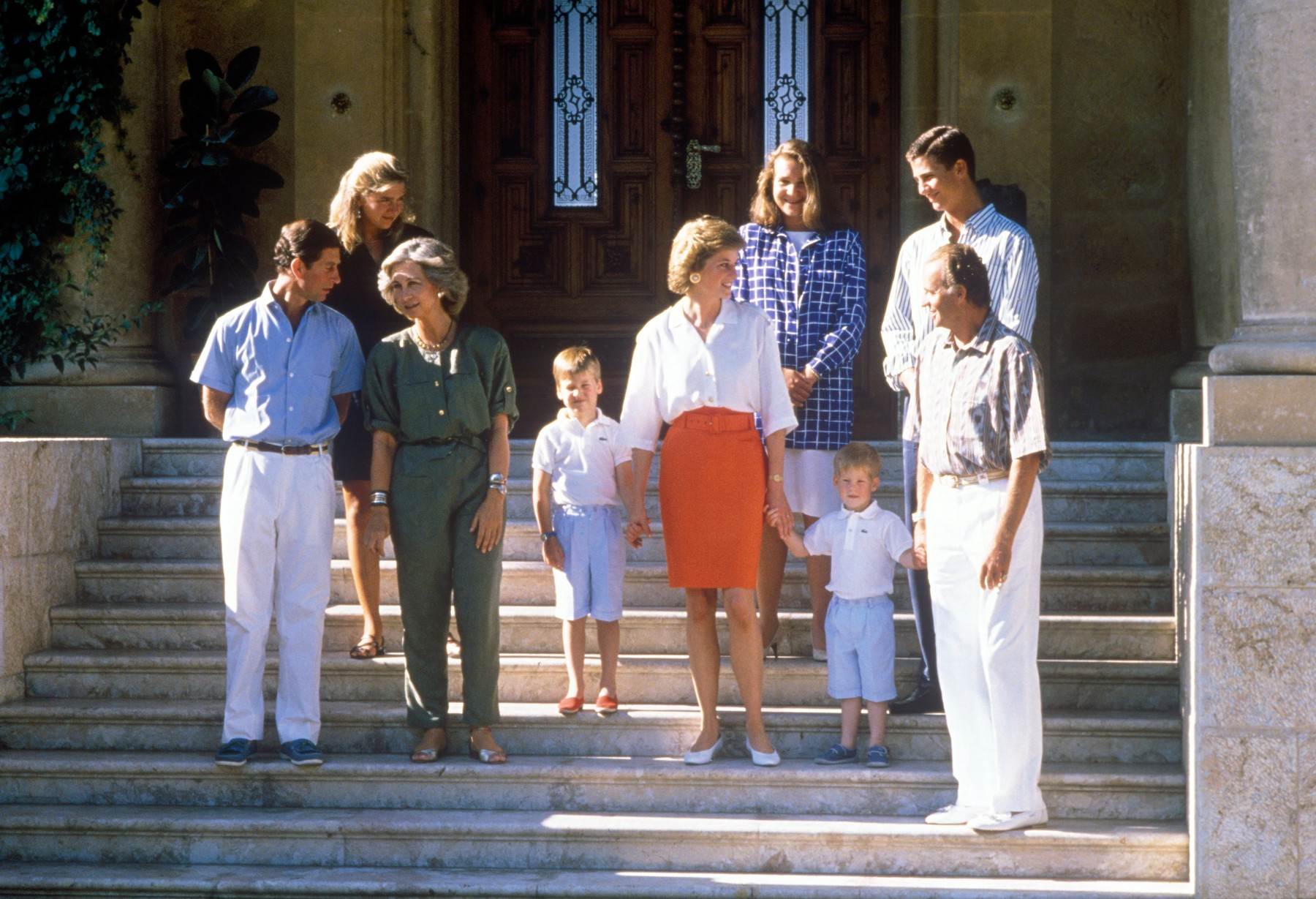princeza diana odijevala djecu, harryja i williama, u istu odjecu, što o tome kažu strucnjaci?