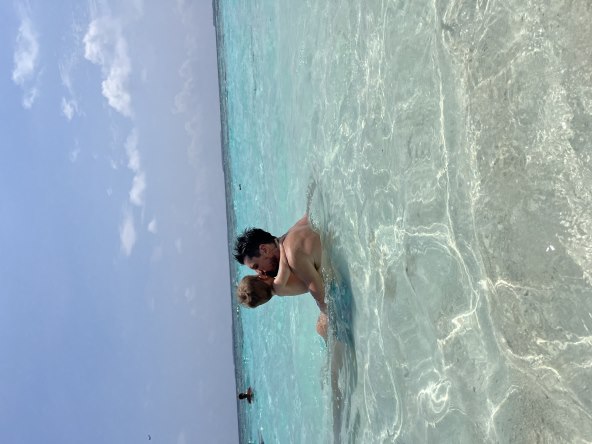 violoncelist luka šulic ceka 4. dijete i s obitelji uživa na maldivima