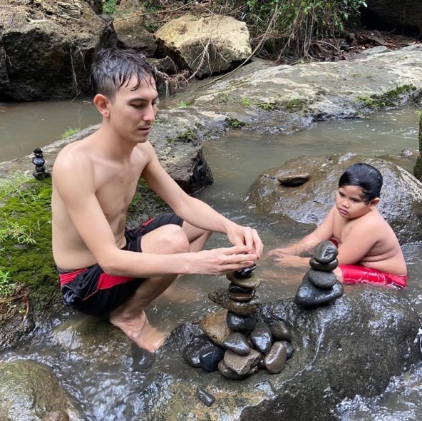 Majka ostavila autisticnog sina da živi sam na Baliju