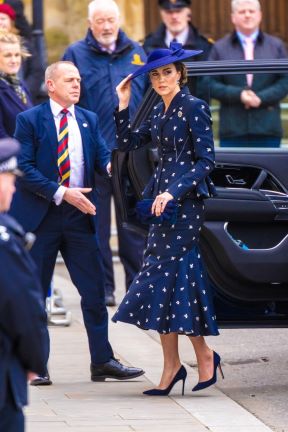 Zašto princ William, Kate i djeca uvijek nose odjecu plave boje?