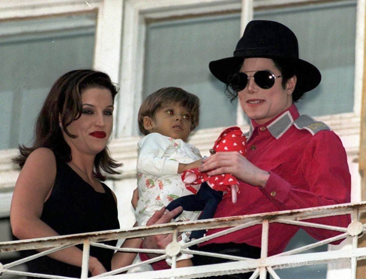 Zašto je Michael Jackson imao djecu d Debbie Rowe?
