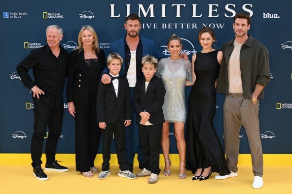 Chris Hemworth s obitelji na premijeri Limitless: Better Now Live