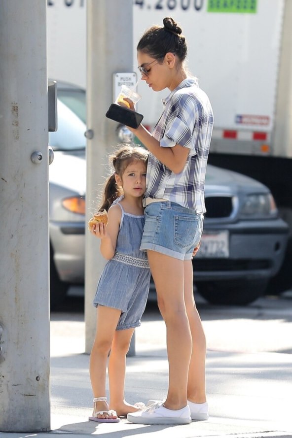 ashton-kutcher-i-mila-kunis-priznali-da-djecu-ne-kupaju-redovito