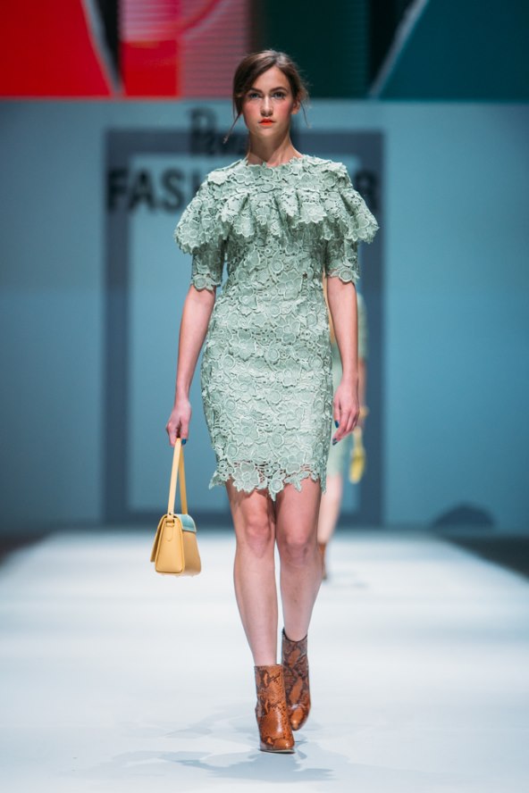 Marija Borić pjesmom pratila manekenke na reviji Aleksandre Dojčinović 