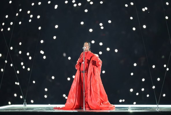 Rihanna nastup Super Bowl oduševila izgledom