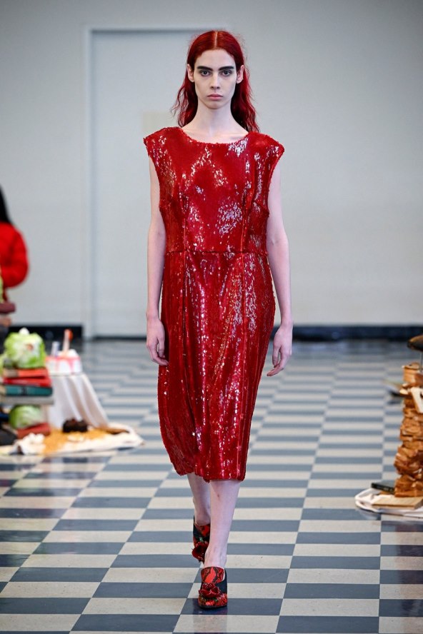 Crvena boja je modni trend za 2023 godinu