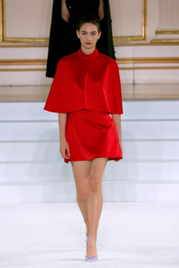 Crvena boja je modni trend za 2023 godinu