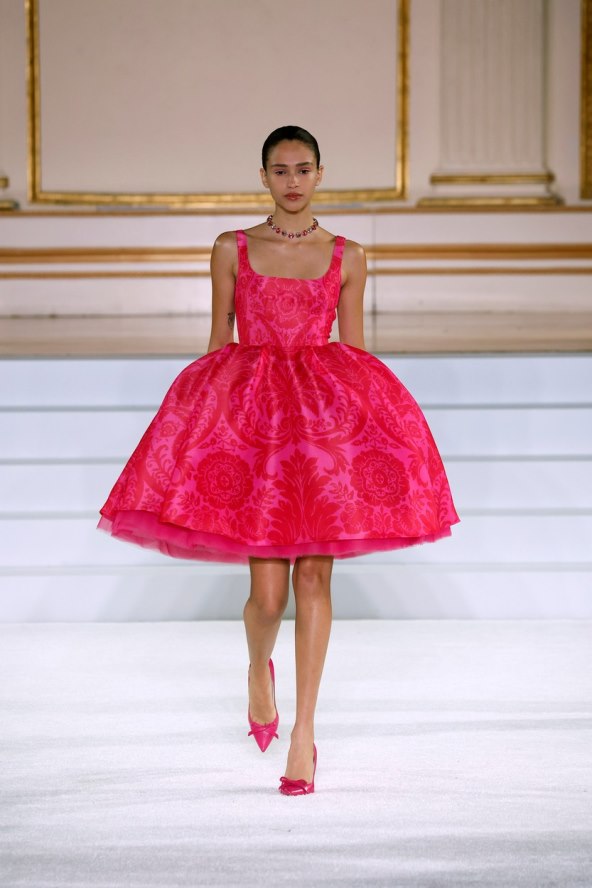 Crvena boja je modni trend za 2023 godinu