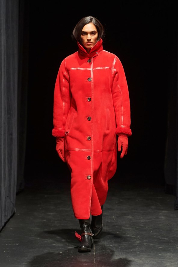 Crvena boja je modni trend za 2023 godinu