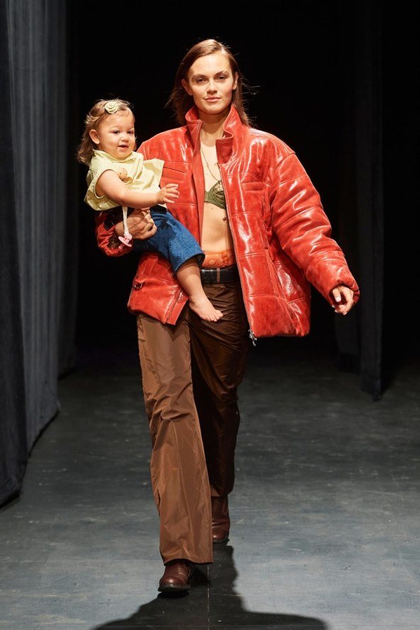 Crvena boja je modni trend za 2023 godinu