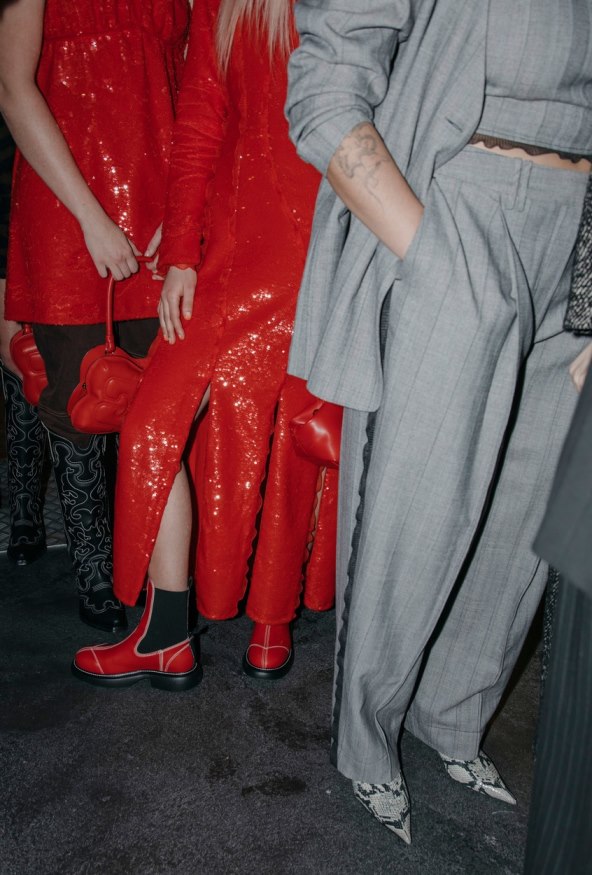 Crvena boja je modni trend za 2023 godinu