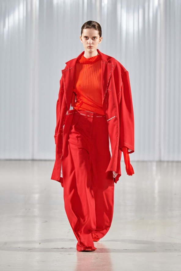 Crvena boja je modni trend za 2023 godinu