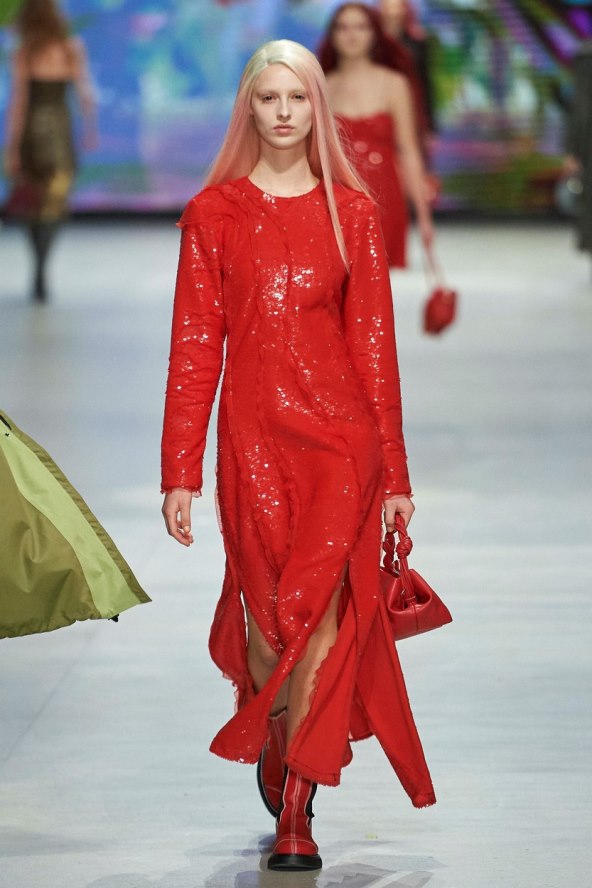 Crvena boja je modni trend za 2023 godinu