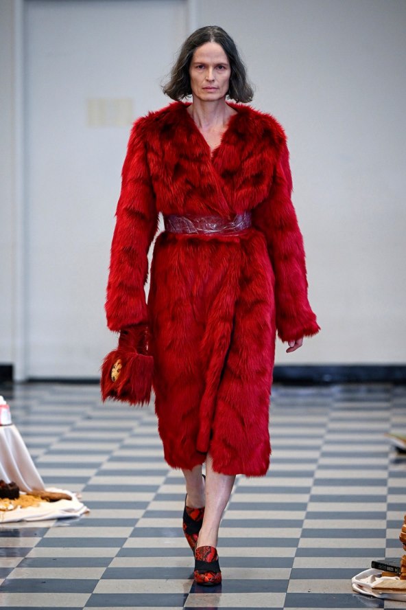 Crvena boja je modni trend za 2023 godinu