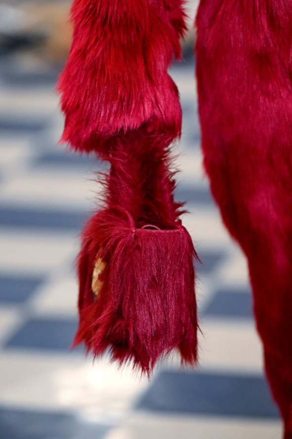 Crvena boja je modni trend za 2023 godinu