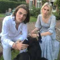 Kako izgleda sin Elizabeth Hurley