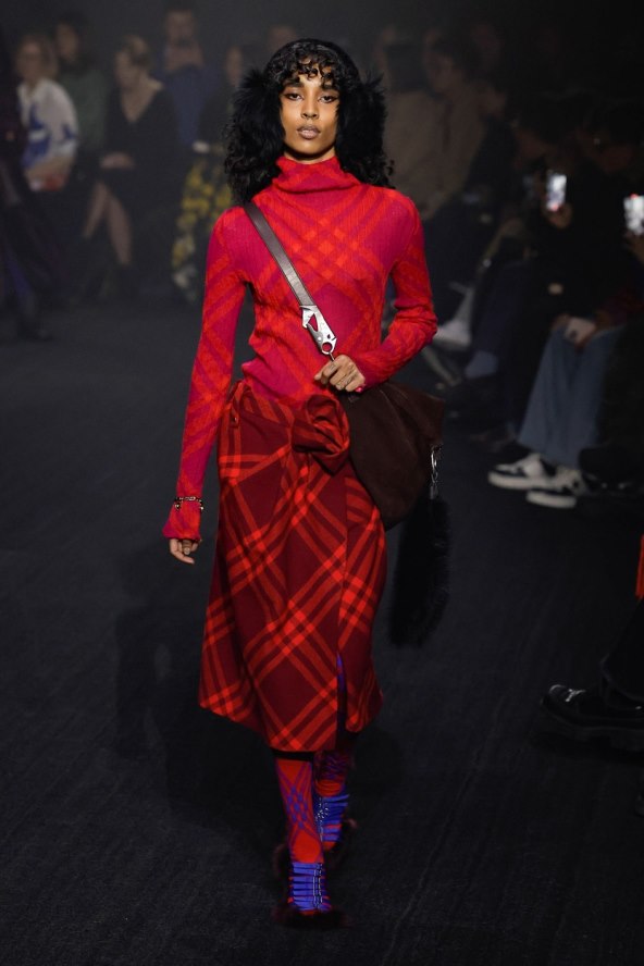 Burberry modna revija Danile Lee debi