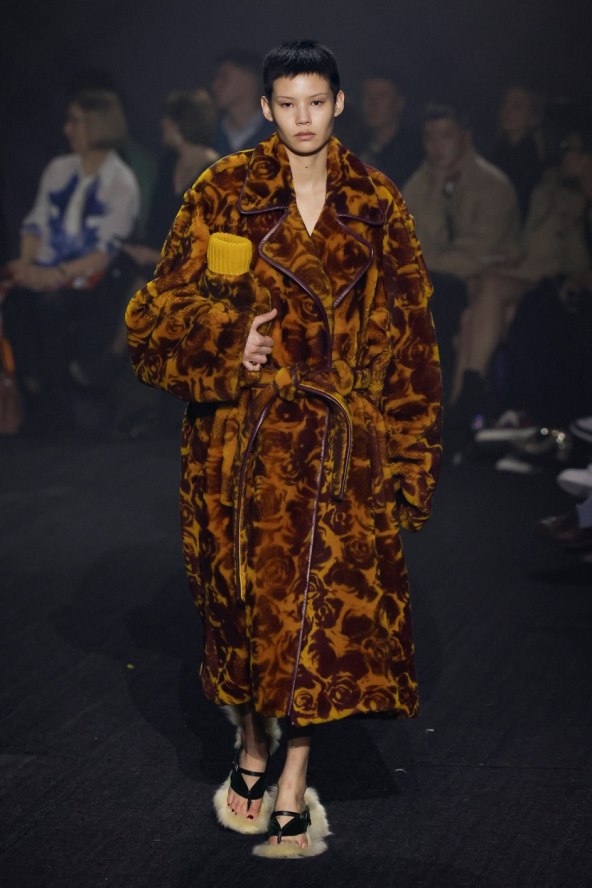 Burberry modna revija Danile Lee debi